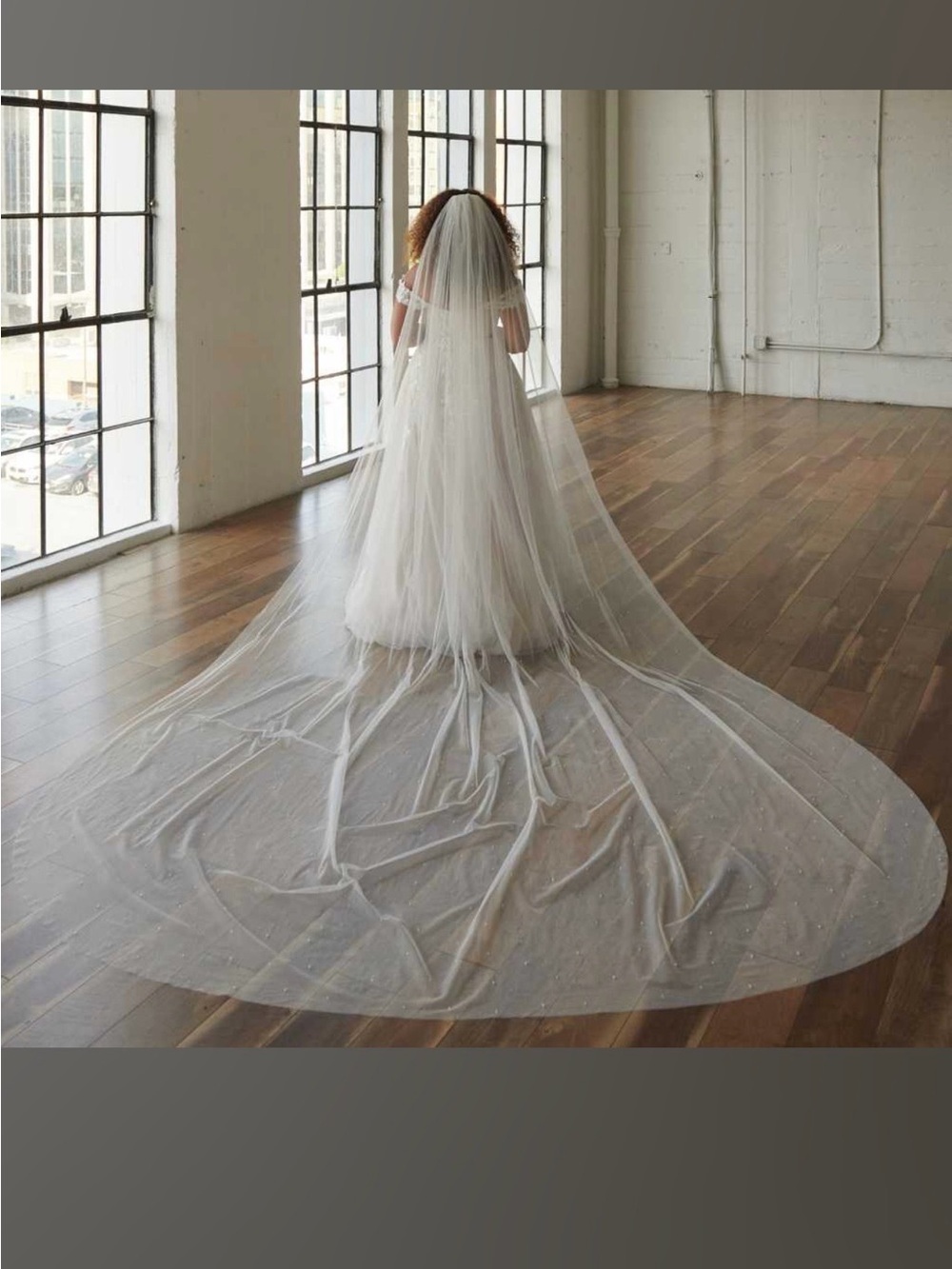 Bridal Tulle Cathedral Veil - White
enVogue bridal veil - Picture 3 of 8